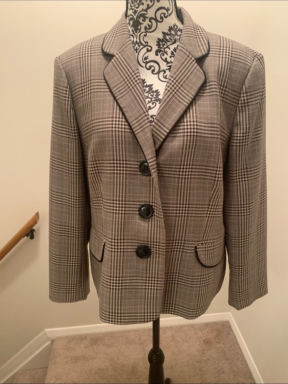 Kasper Plaid Sport Coat in Brown and Gray